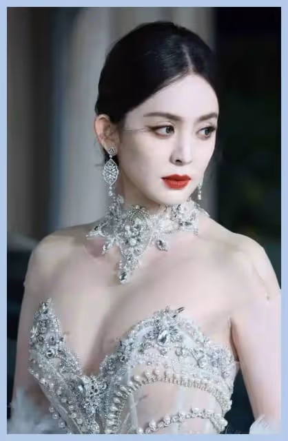 娜扎張雲龍過夜有戀情?女方美艷靚麗身材火辣曾屢遇渣男