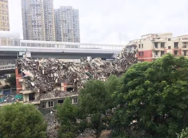 武漢地鐵疑因釘子戶改線,花5億拆遷一半!