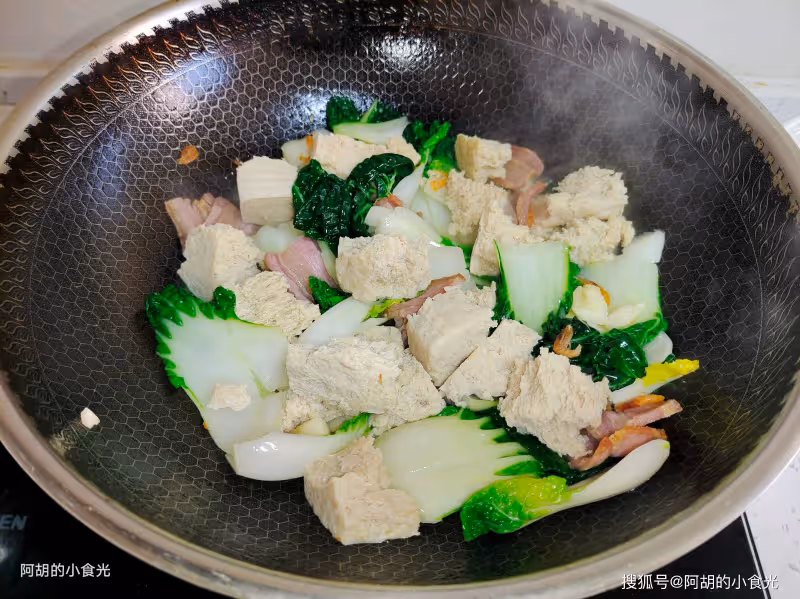 蓮藕蘿蔔靠邊站,它才是冬季「蔬中一絕」!隨手燉一鍋,時令鮮蔬、菜嫩又多汁,熱乎乎清爽好味道