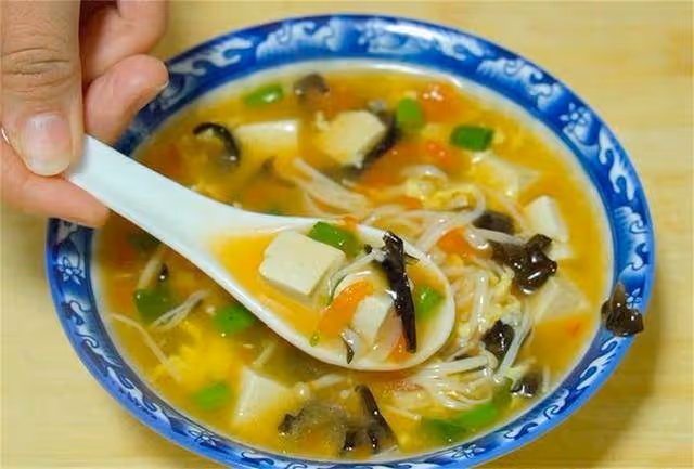 天冷就饞這道湯,開胃又營養,6元就能做一大鍋,連喝一周都不膩
