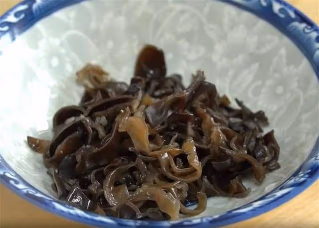 天冷就饞這道湯,開胃又營養,6元就能做一大鍋,連喝一周都不膩
