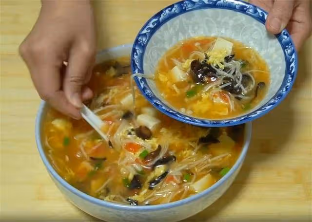 天冷就饞這道湯,開胃又營養,6元就能做一大鍋,連喝一周都不膩