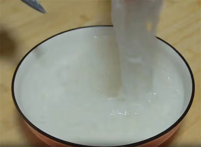 油豆腐這樣做太香了,加一顆白菜,既當菜又當飯,上桌就掃光