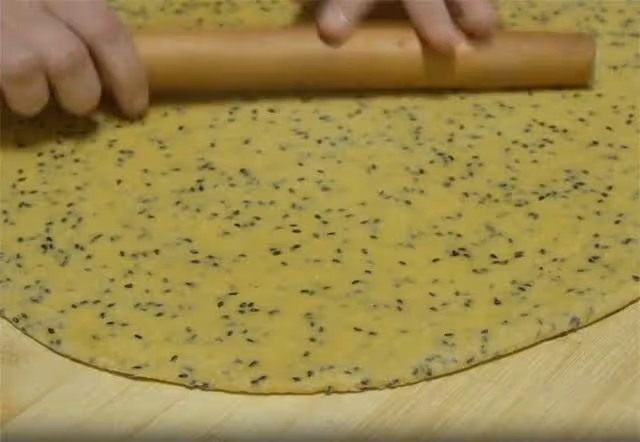麵粉里加點黑芝麻,教你創意新吃法,5分鐘一鍋,上桌孩子搶著吃