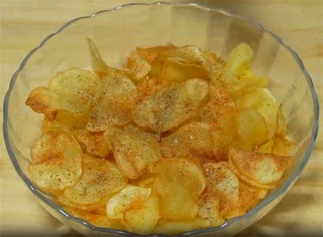教你用土豆在家炸薯片,3塊錢成本能做一盆,學會再也不用出去買