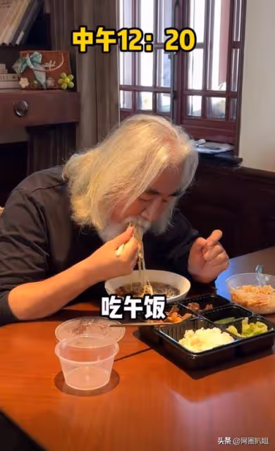 張紀中晚上11點睡覺5點起,像打了雞血似的,結果被拆穿都是擺拍