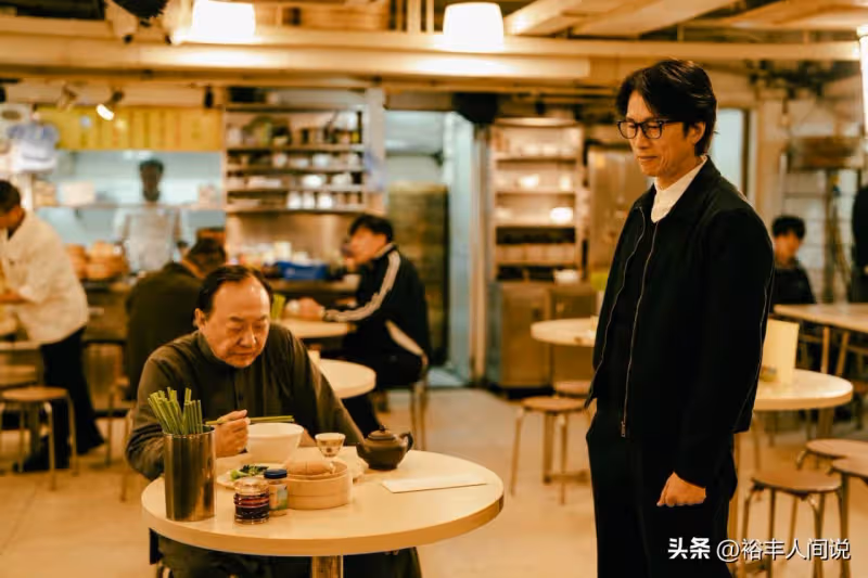 82歲許冠文已交代好後事!骨灰撒在大海,曝許冠英骨灰存在後花園