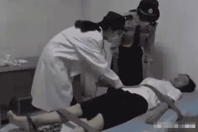 2023年勞榮枝被執行死刑前,多次拒絕吃斷頭飯,行刑時已渾身癱軟
