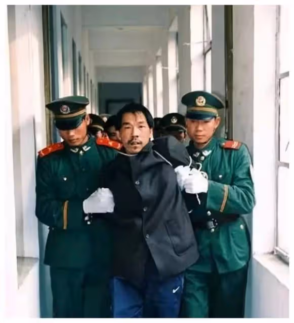 2023年勞榮枝被執行死刑前,多次拒絕吃斷頭飯,行刑時已渾身癱軟