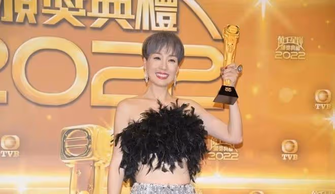 TVB失婚視後被贊顏值回春,懶理沒劇拍享受人生,自爆曾網上交友認識精壯男