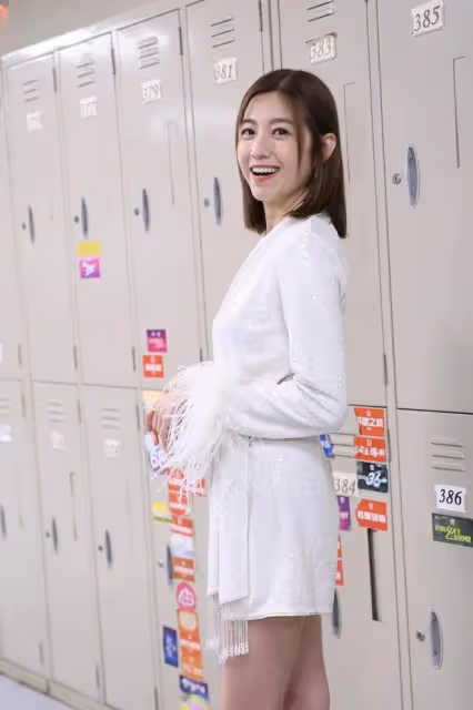 TVB花旦陳自瑤獲頒20年服務獎,自爆曾經想過離巢,尷尬回應王浩信去向