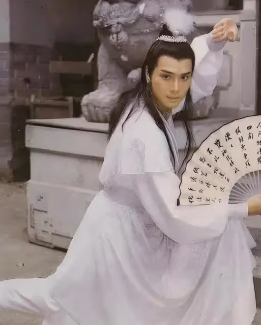 比鄭少秋還帥,紅過周潤發,一生痴戀劉曉慶,為了她終身不娶!