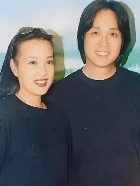 比鄭少秋還帥,紅過周潤發,一生痴戀劉曉慶,為了她終身不娶!