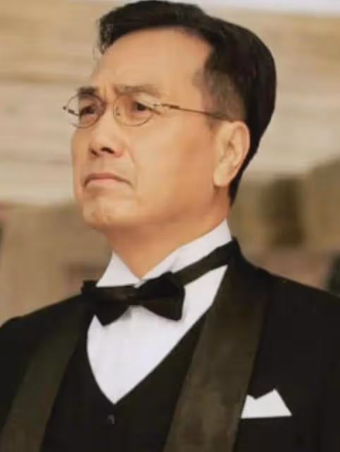 比鄭少秋還帥，紅過周潤發，一生痴戀劉曉慶，為了她終身不娶！