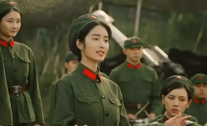 《芳華》過去7年了,馮小剛選的「三美」,如今都變了