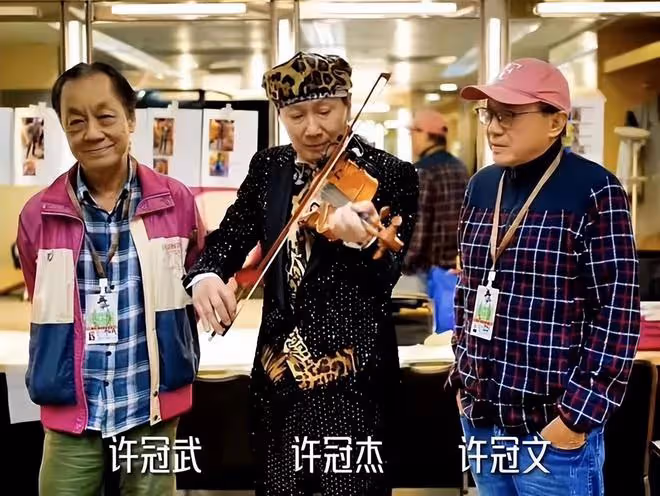 82歲許冠文交代後事!選擇海葬但很怕死亡,曝三弟骨灰存在後花園
