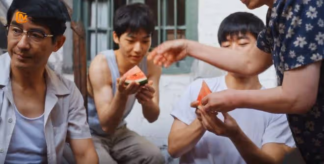 《小巷人家》結局:振東被抓,振北無業,莊爺莊奶再逼莊超英買房