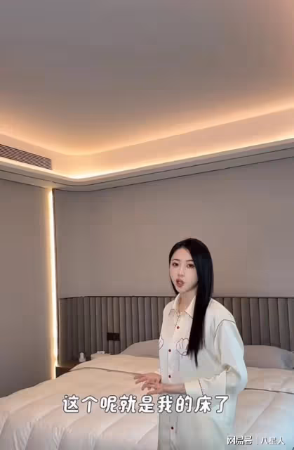 如此炫富?潘瑋柏老婆曬三口之家,臥室床頭擺玩偶,超乾淨像樣板房