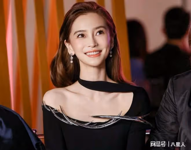 驚艷亮相!香港這一晚,低調回歸的baby,打了一場漂亮的「翻身仗」