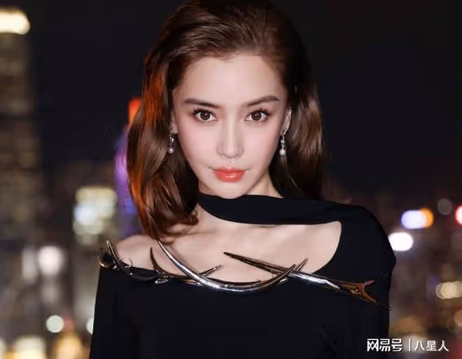 驚艷亮相!香港這一晚,低調回歸的baby,打了一場漂亮的「翻身仗」