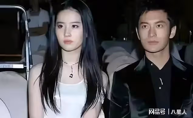 退網還被抵制!葉珂被閨蜜「扒光底褲」,黃曉明早已道出感情真相