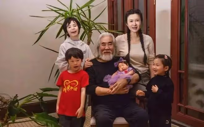 與大20歲富豪離婚,嫁大31歲張紀中,杜星霖:麵包和愛情我全都要