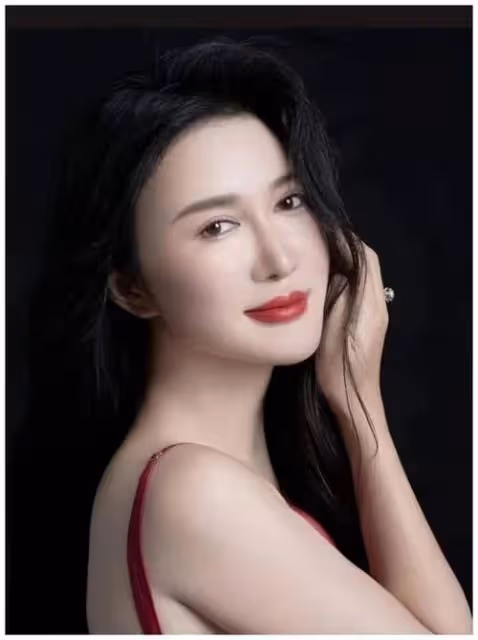 與大20歲富豪離婚,嫁大31歲張紀中,杜星霖:麵包和愛情我全都要