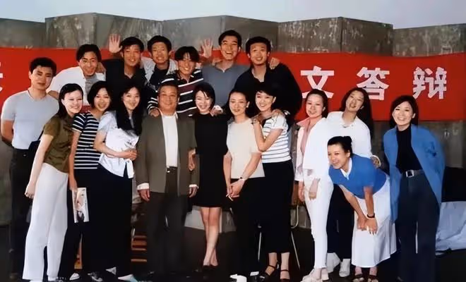 拋棄內娛,定居美國,戀愛15年未婚未育,50歲的徐靜蕾還好嗎?