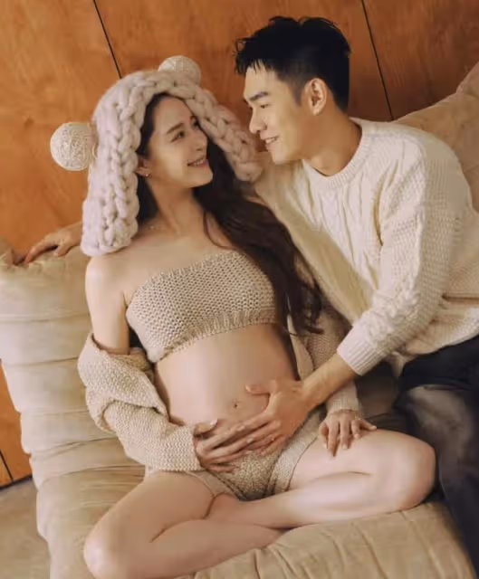 歐陽妮妮最新孕照曝光,孕肚又大又圓四肢仍纖細,臨近產期狀態好