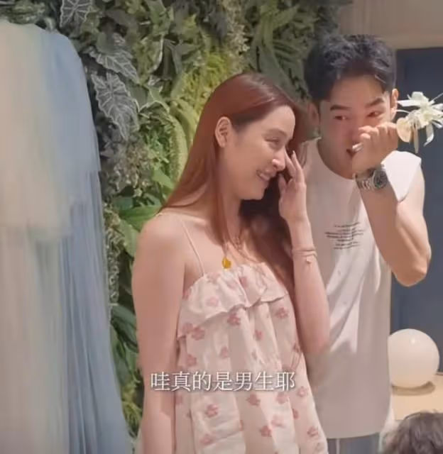 歐陽妮妮最新孕照曝光，孕肚又大又圓四肢仍纖細，臨近產期狀態好