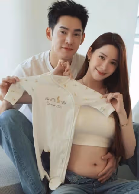 歐陽妮妮最新孕照曝光，孕肚又大又圓四肢仍纖細，臨近產期狀態好