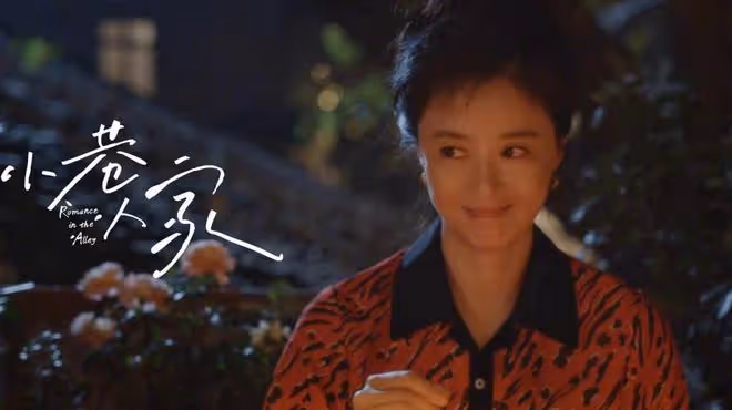 蔣欣分享吃蟲子!蠍子蠶蛹接連品嘗,豎大拇指猛夸好吃