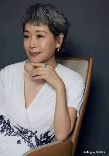 整整14年了,還是沒想通,葉童當年為啥不放棄屢次背叛她的陳國熹
