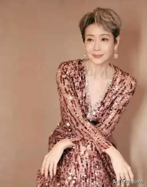 整整14年了,還是沒想通,葉童當年為啥不放棄屢次背叛她的陳國熹