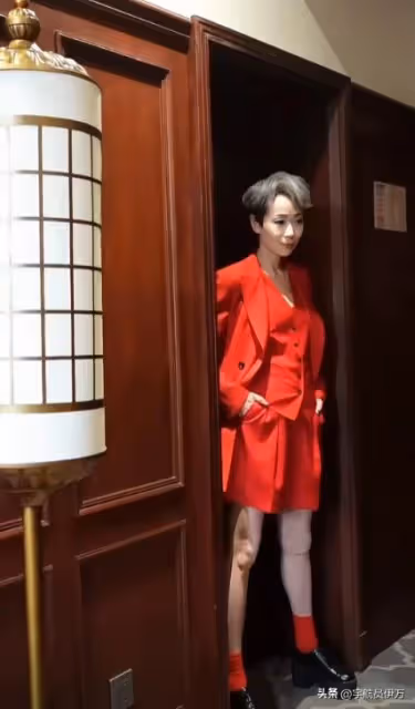 整整14年了,還是沒想通,葉童當年為啥不放棄屢次背叛她的陳國熹