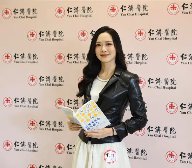 性博士變人生導師!30歲港姐現身中學分享書籍!回應無劇拍被TVB冷落