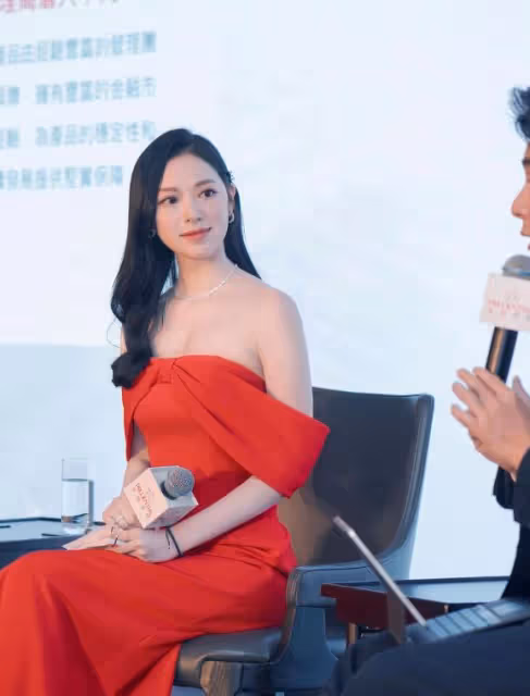 性博士變人生導師!30歲港姐現身中學分享書籍!回應無劇拍被TVB冷落