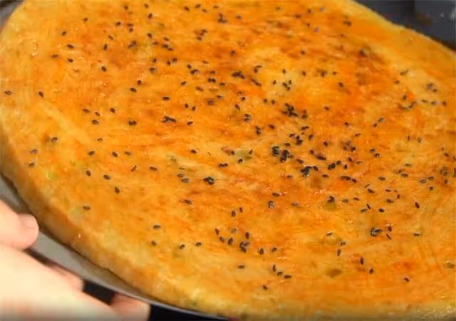 土豆里加點麵粉,原來這麼好吃,不炒也不燉,出鍋真饞人
