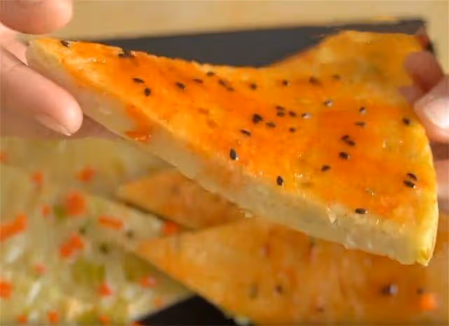 土豆里加點麵粉,原來這麼好吃,不炒也不燉,出鍋真饞人