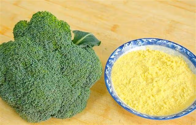 西蘭花加一碗玉米面，原來這麼好吃，不炒不燉，挑食孩子也愛吃