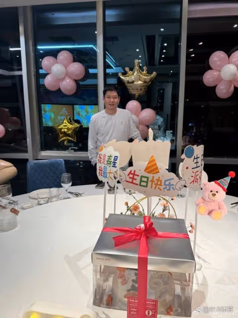 笑噴!孫穎莎為恩師邱貽可慶生,Coco要吹蠟燭莎莎大喝一聲:許願啊!