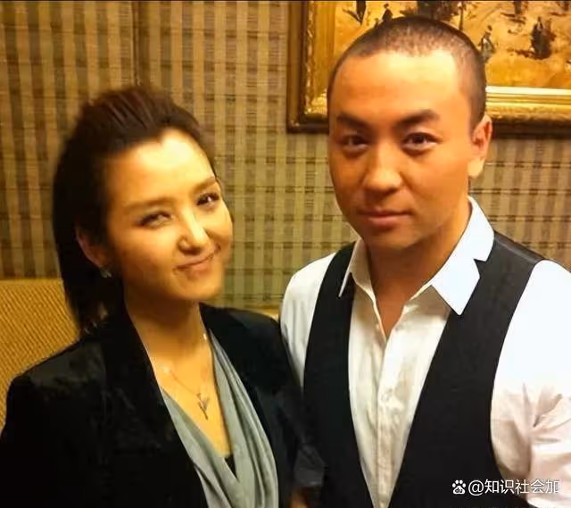 回顧釋小龍何潔分手:多年後的差別,一個身家過億一個捉襟見肘