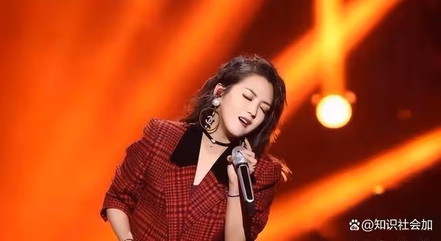 回顧釋小龍何潔分手:多年後的差別,一個身家過億一個捉襟見肘