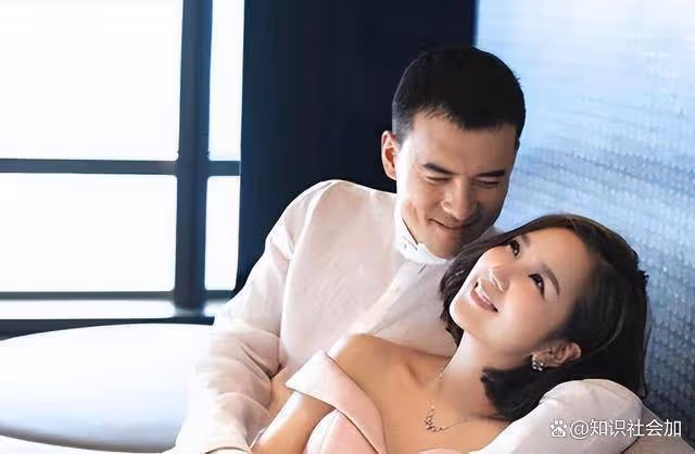 回顧釋小龍何潔分手:多年後的差別,一個身家過億一個捉襟見肘