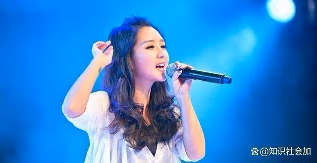回顧釋小龍何潔分手:多年後的差別,一個身家過億一個捉襟見肘