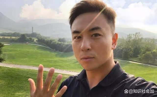 回顧釋小龍何潔分手:多年後的差別,一個身家過億一個捉襟見肘