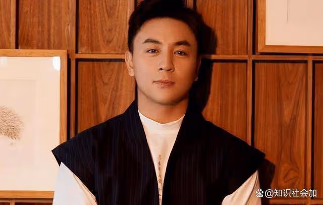 回顧釋小龍何潔分手:多年後的差別,一個身家過億一個捉襟見肘