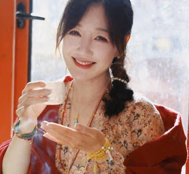 薛佳凝甜蜜認愛,照片曝光:終遇良人,她找到了真愛歸宿