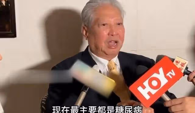 洪金寶蔡瀾聚餐,斷崖老瘦顯著,高麗虹風采依舊