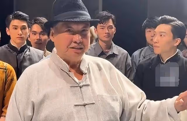 洪金寶蔡瀾聚餐,斷崖老瘦顯著,高麗虹風采依舊